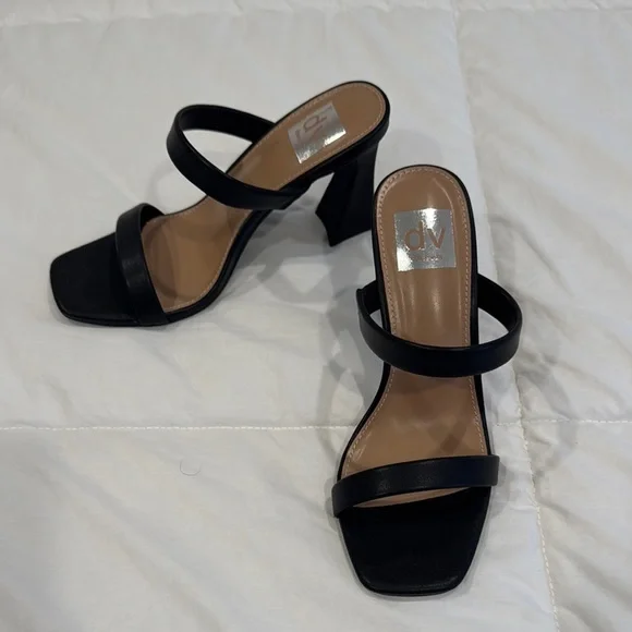 Black Heels (Size 6) - Picture 4 of 4